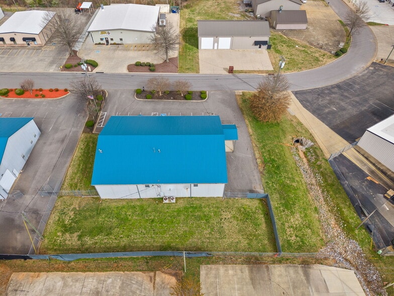 More Photos Of 1799 Alpine Dr, Clarksville Warehouse For Lease