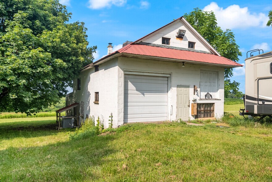 More Photos Of 1112 W Bridge St, Spring City Warehouse For Sale