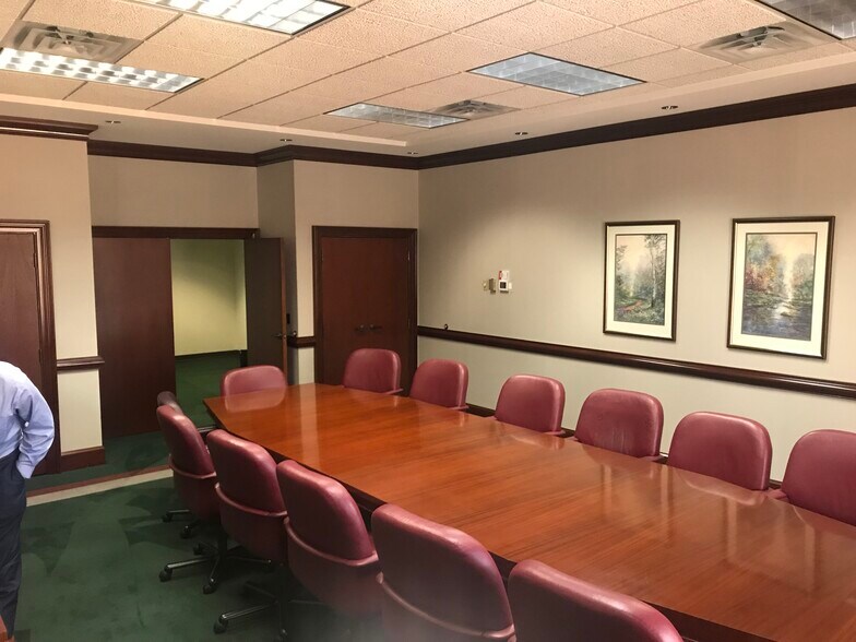 More Photos Of 1101 N Main St, Anderson Office For Lease