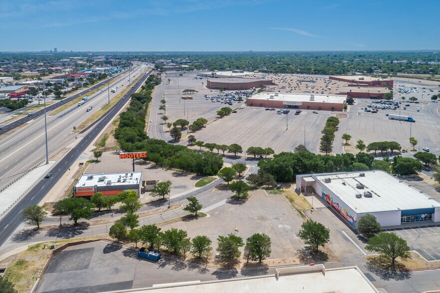 More Photos Of 8101 W I-40, Amarillo Restaurant For Lease