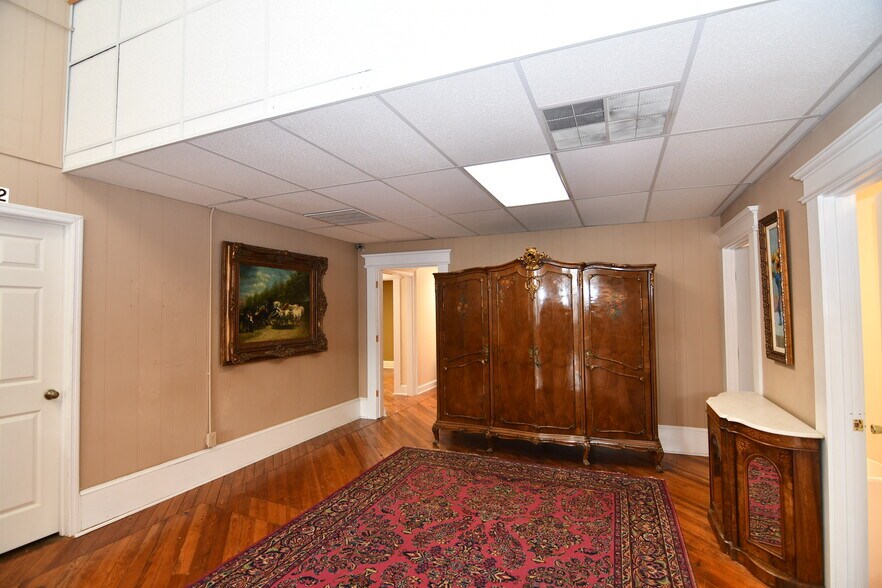 More Photos Of 10 N Public Sq, Murfreesboro Storefront Retail Office For Lease