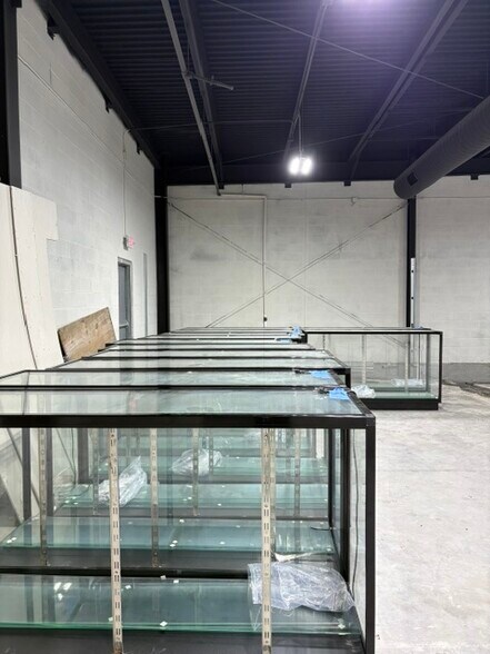 More Photos Of 7241 Lawndale St, Houston Storefront For Lease