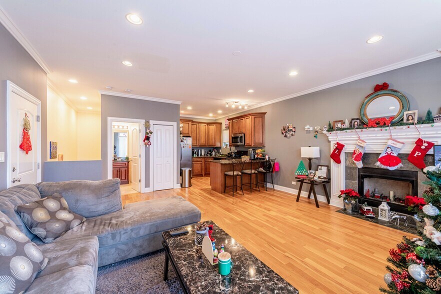 More Photos Of 6229 N Richmond St, Chicago Apartments For Sale