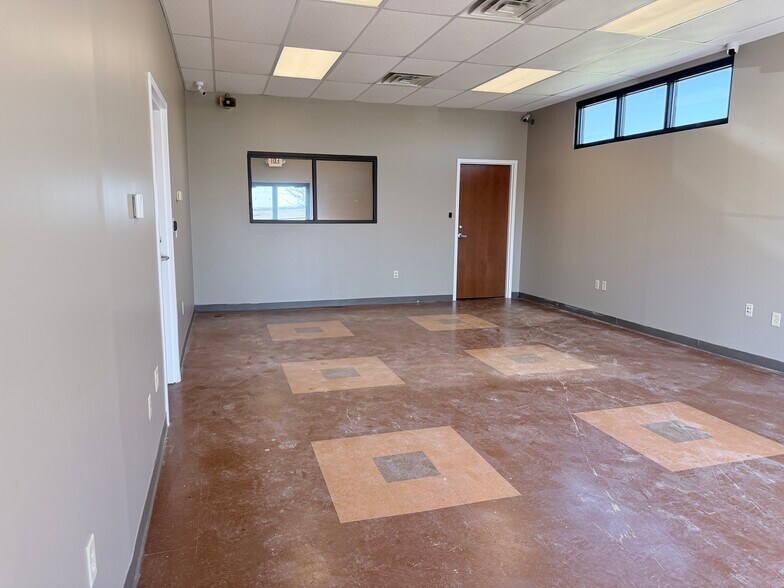 More Photos Of 150 N Prairie View Dr, Manteno General Retail For Sale