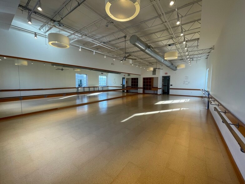 More Photos Of 484 King St, Charleston General Retail For Lease