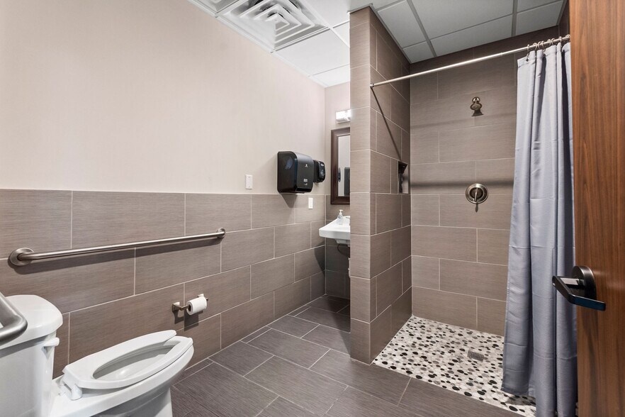 More Photos Of 1315 Rayford Park Rd, Spring Loft Creative Space For Lease