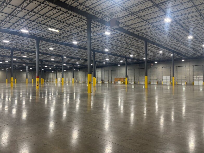 More Photos Of 2420 W Park Dr, Gainesville Warehouse For Lease