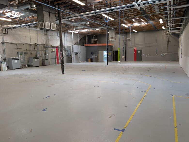 More Photos Of 649 W 9400 S, Sandy Warehouse For Lease
