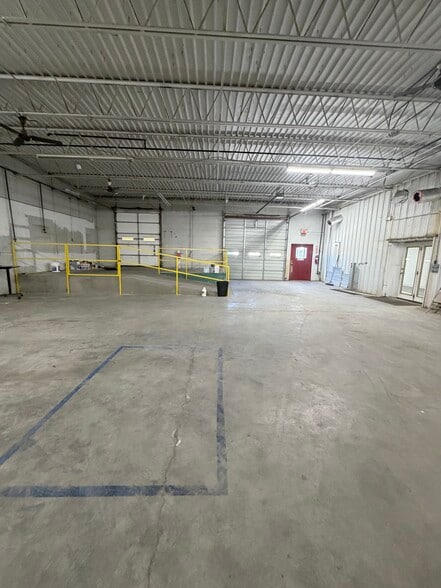 More Photos Of 10934 E 55th Pl, Tulsa Distribution For Lease