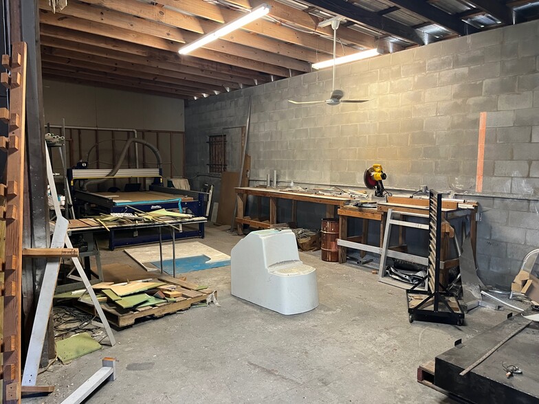 More Photos Of 523 Pear St, Sebring Warehouse For Sale