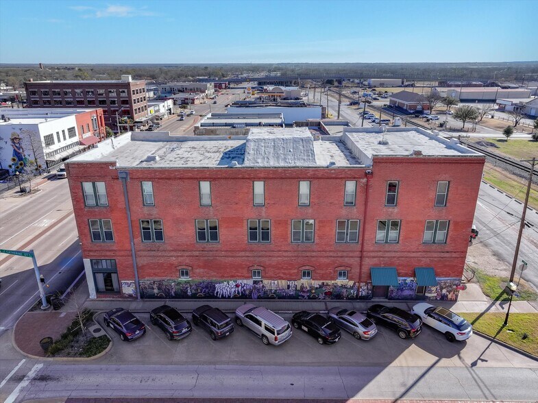 More Photos Of 102 E Moore Ave, Terrell Office For Sale