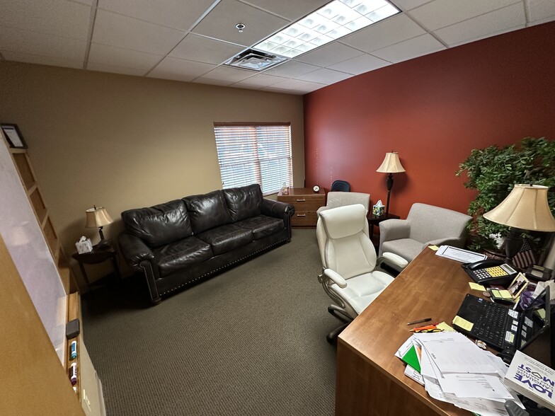 More Photos Of 5533 E Bell Rd, Scottsdale Office For Sale