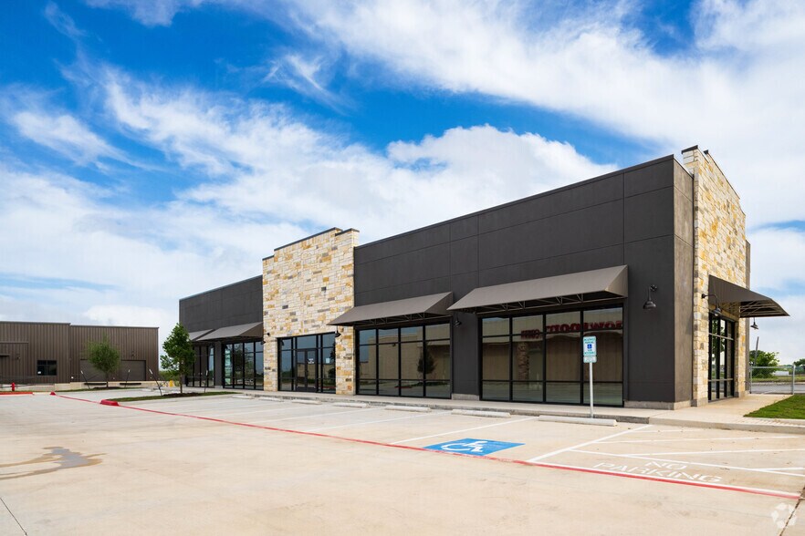 More Photos Of 2609 S Interstate 35, San Marcos Storefront Retail Office For Lease