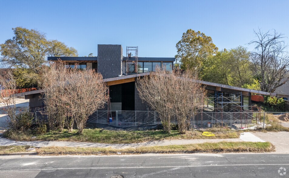 More Photos Of 5621 Emerald Forest Dr, Austin Restaurant For Lease