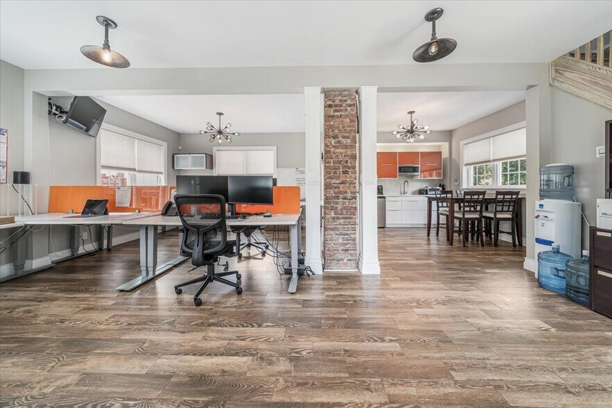 More Photos Of 363 S Middletown Rd, Nanuet Flex For Sale