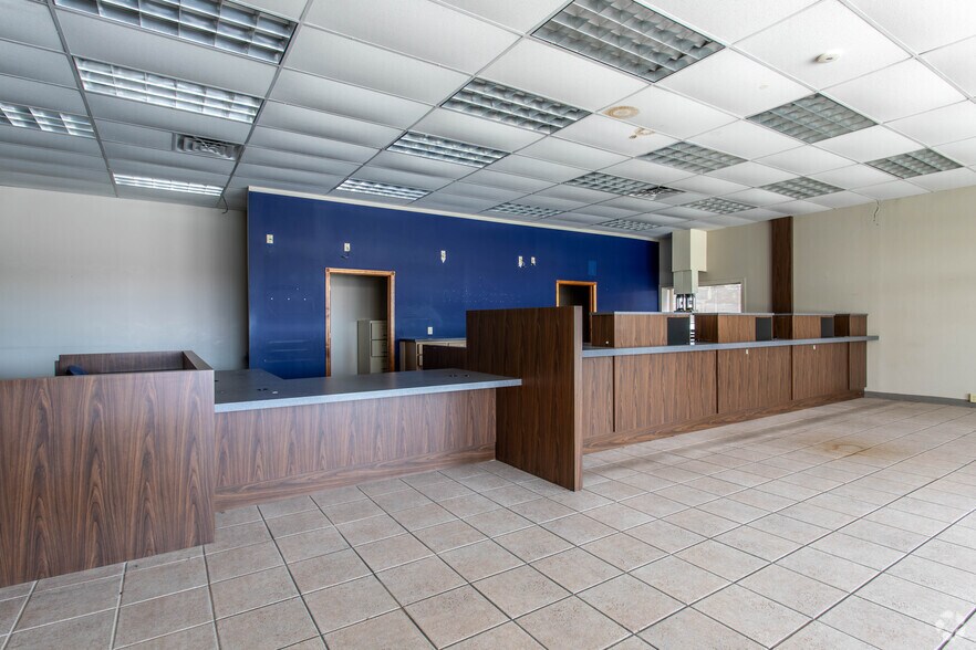 More Photos Of 206 W 30th St, Connersville Unknown For Lease