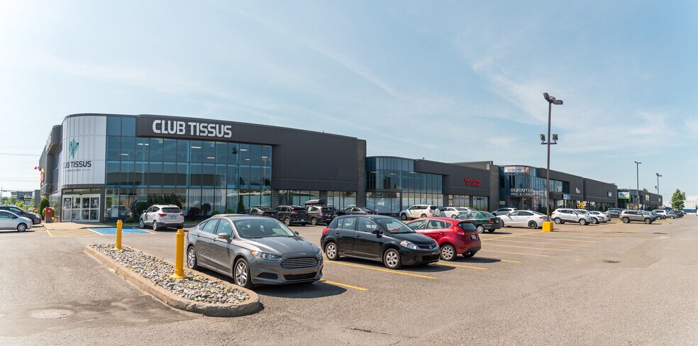 More Photos Of 909-915 Pierre-Bertrand, Québec General Retail For Lease