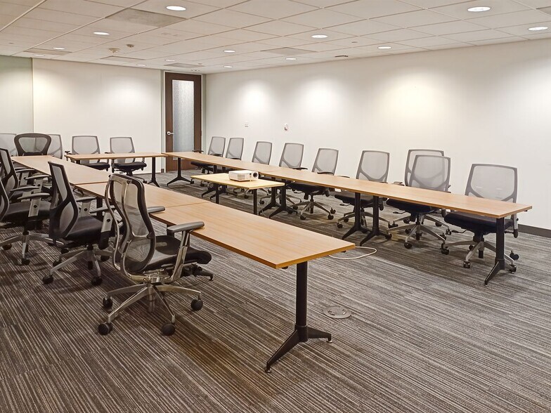 More Photos Of 1050 Connecticut Ave NW, Washington Coworking Space