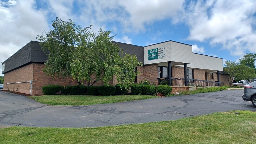 More Photos Of 931 13th Ave N, Clinton Storefront Retail Office For Lease