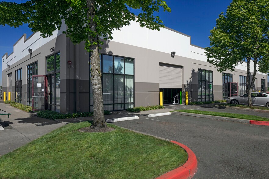 More Photos Of 1020-1080 NW Corporate Dr, Troutdale Unknown For Lease