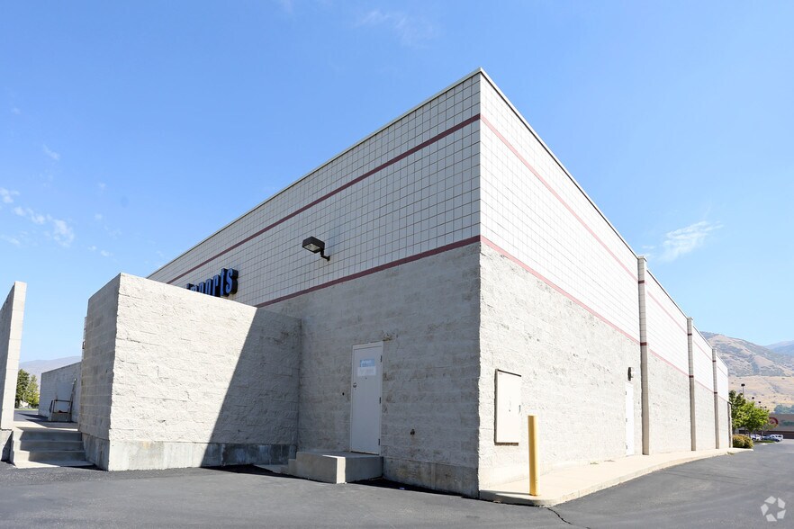 More Photos Of 120-156 N Market Place Dr, Centerville General Retail For Lease