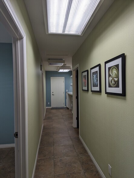 More Photos Of 201 E Ramon Rd, Palm Springs Office Residential For Lease