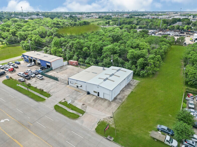 Primary Photo Of 1517 Spencer Highway, La Porte Auto Repair For Sale