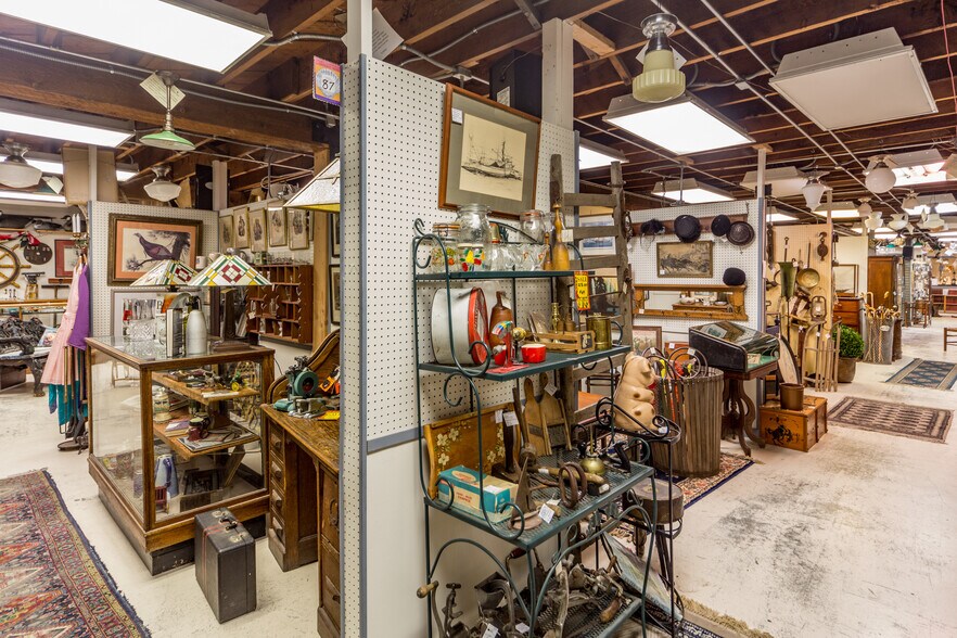 More Photos Of 802 Washington St, Port Townsend General Retail For Sale