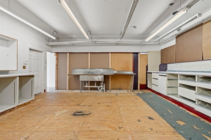 More Photos Of 7535 Williamson Rd, Roanoke Restaurant For Lease