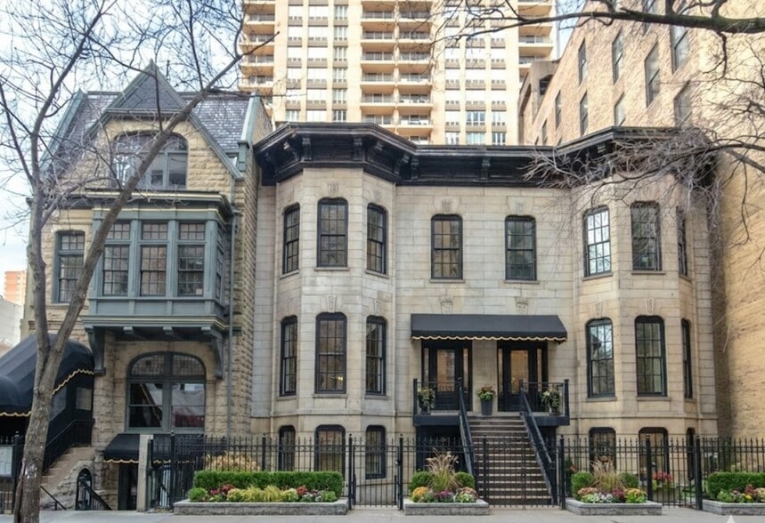 Primary Photo Of 44-46 E Superior St, Chicago General Retail For Lease