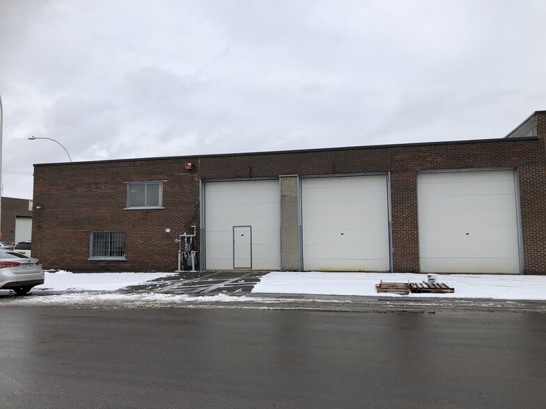 Primary Photo Of 6798 Pl. Pascal-Gagnon, Montréal Industrial For Lease