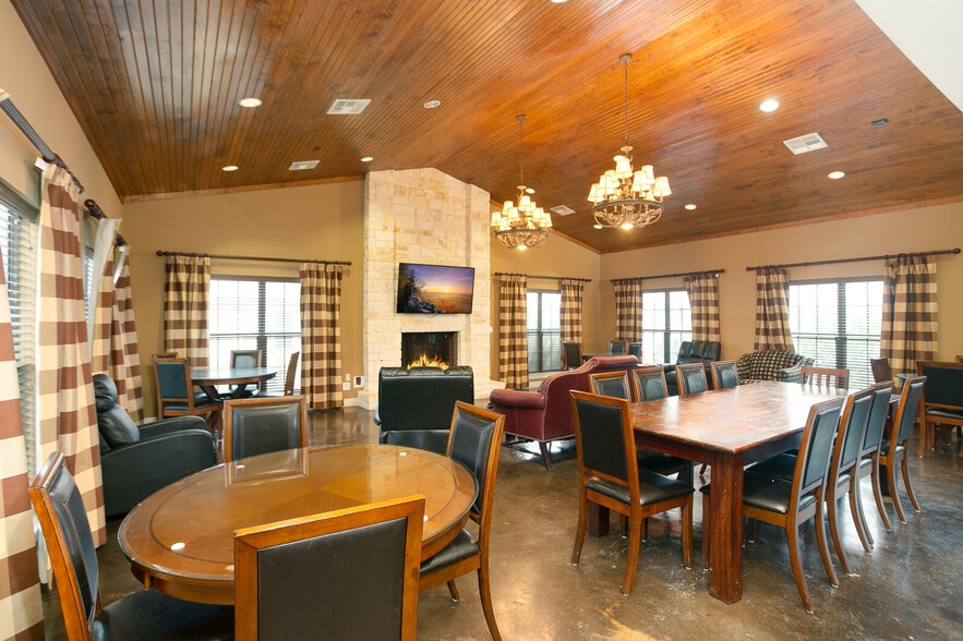 More Photos Of 301 W State Highway 72, Kenedy Hotel For Sale