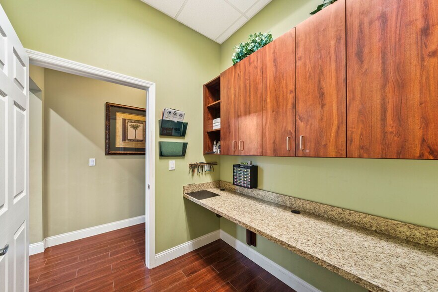 More Photos Of 11602 Lake Underhill Rd, Orlando Flex For Lease