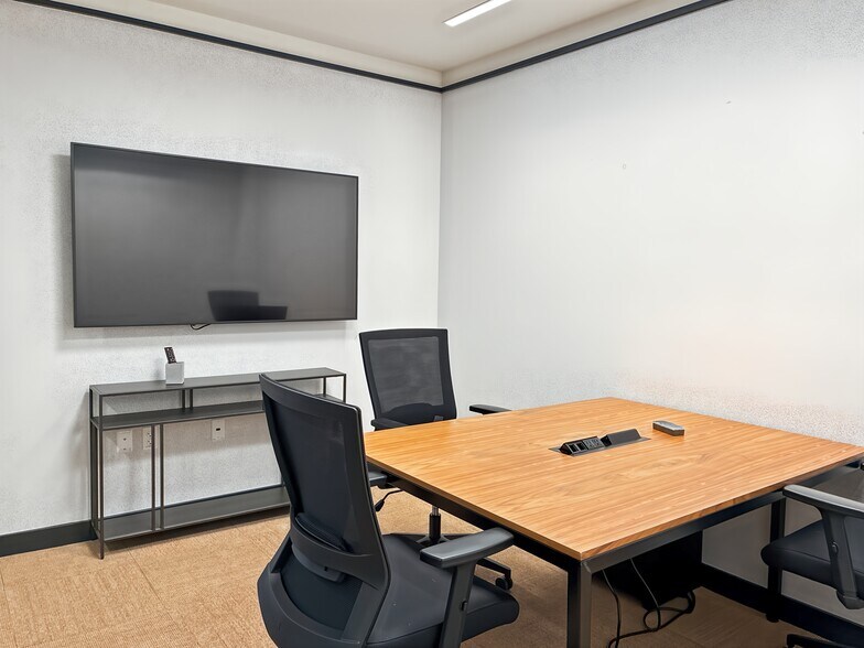 More Photos Of 1560 Broadway, Denver Coworking Space