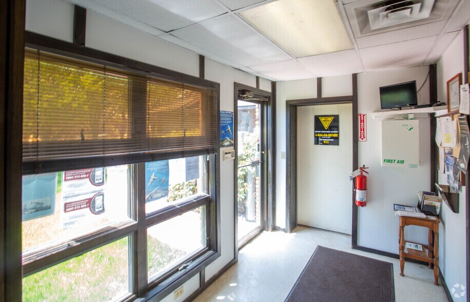 More Photos Of 37 Colonel Lindbergh Ln, Moscow Airport For Sale