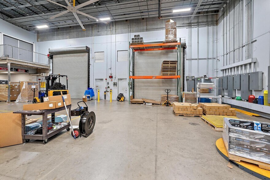 More Photos Of 3126 Jupiter Park Dr, Jupiter Warehouse For Lease
