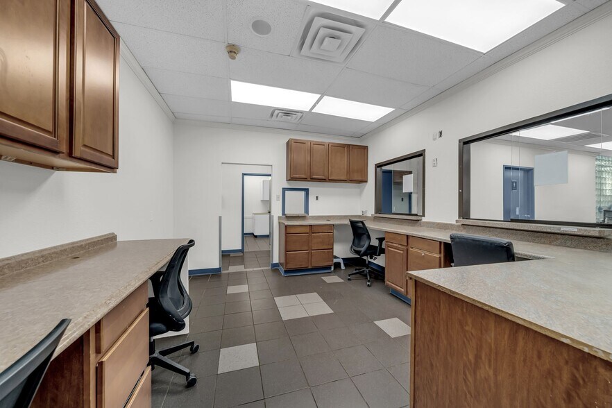 More Photos Of 9991 Marsh Ln, Dallas Medical For Sale