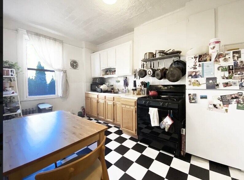 More Photos Of 141 Conselyea St, Brooklyn Multifamily For Sale