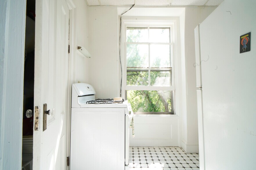 More Photos Of 31 Green St, Kingston Apartments For Sale