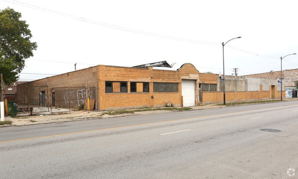 More Photos Of 4040 W Ogden Ave, Chicago Manufacturing For Lease
