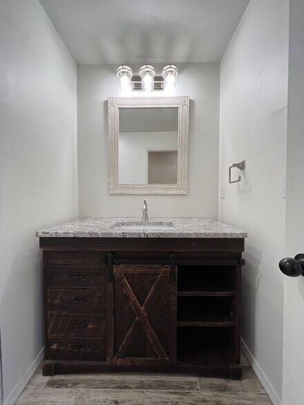 More Photos Of 1747 Oakdale Ave, Green Bay Apartments For Sale