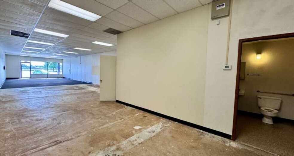 More Photos Of 6392-6512 Westside Rd, Redding Unknown For Lease