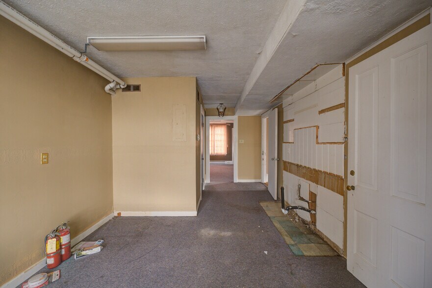 More Photos Of 41 Wellington St, Brantford Office For Sale