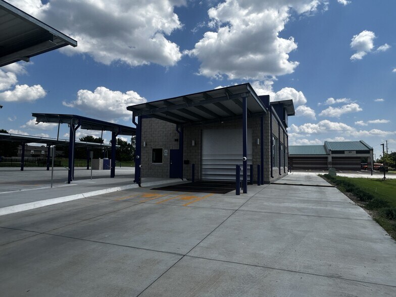 More Photos Of 1212 S Webb Rd, Wichita Carwash For Sale