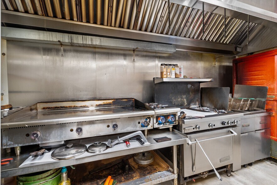 More Photos Of 120 Bank St, Sanford Restaurant For Sale