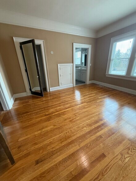 More Photos Of 581 W Main St, Spartanburg Office Residential For Lease