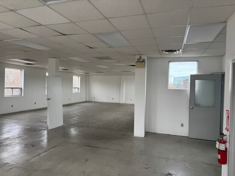 More Photos Of 1181 Rockingham Av, Ottawa Auto Repair For Lease