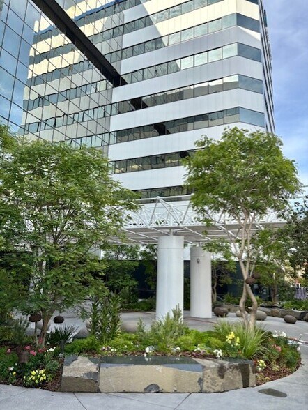 More Photos Of 5200 W Century Blvd, Los Angeles Office For Lease
