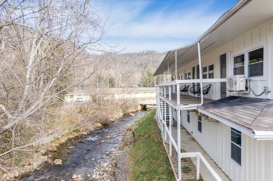 More Photos Of 4102 Soco Rd, Maggie Valley Hotel For Sale