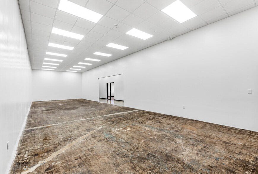More Photos Of 860 Charter St, Redwood City Research And Development For Lease